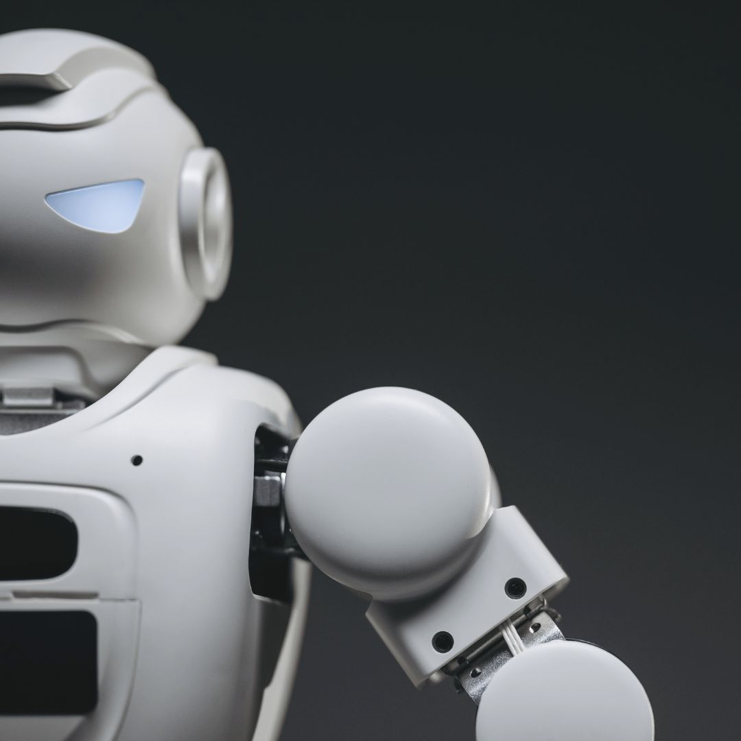 AI Humanoid Care - 의료 및 케어 전문 로봇, 환자 모니터링과 응급 상황 대응 가능